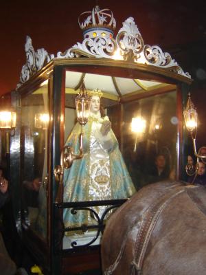 La Patrona de Nava en su carruaje (Virgen de los Pegotes).